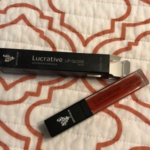 Younique Lucrative Lipgloss